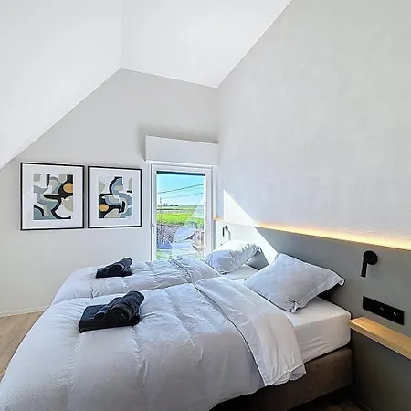 Vill'anglaise - Spacious For 14 Villa Hondschoote